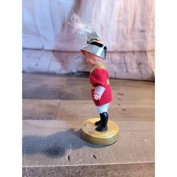 Vintage Ricardo Di Roma Italian Swiss Guard red Uniform sleep eyes doll figure - Picture 2 of 5